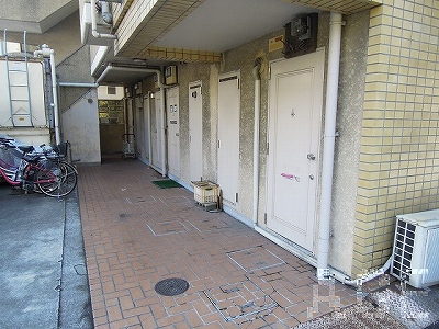 サンロイス芦屋３号館／１階とエントランス　芦屋市上宮川町のマンション