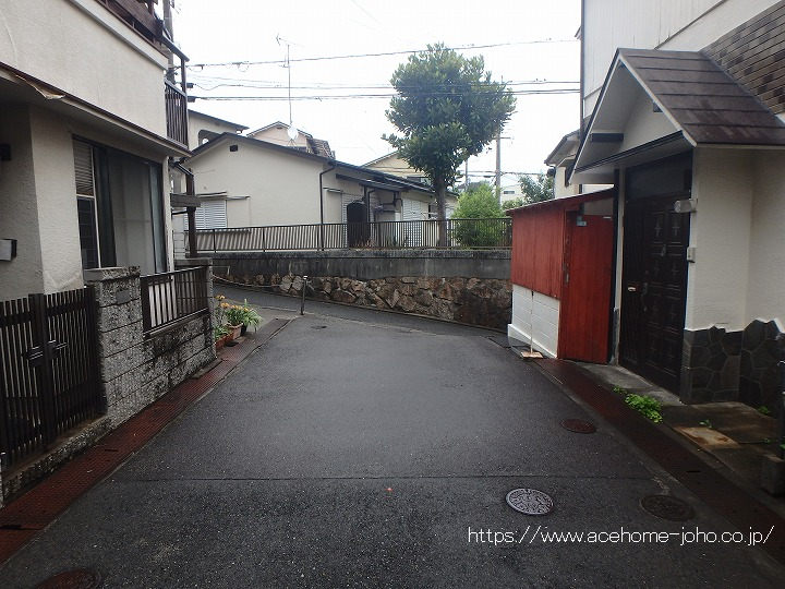 北側道路から東へ望む