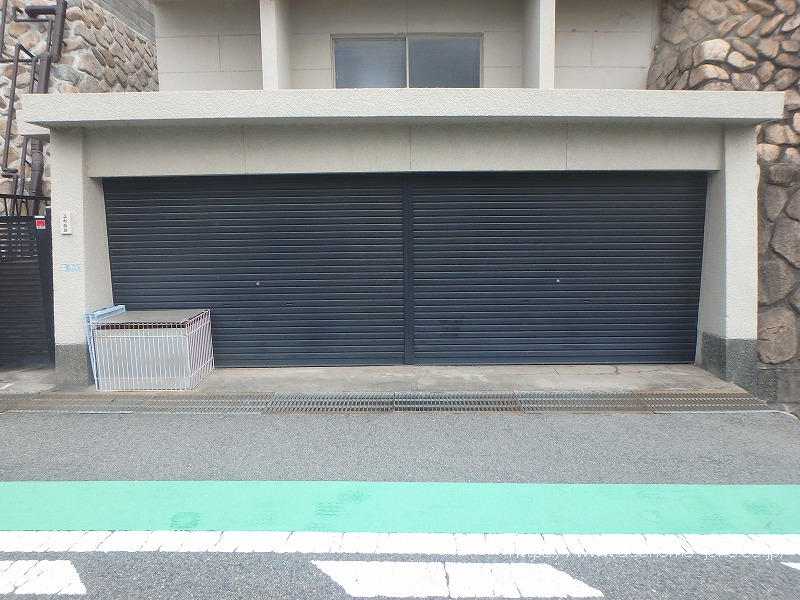 駐車場は並列２台可