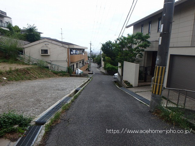 南西側道路から北西へ