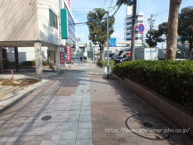 西側道路から北へ望む