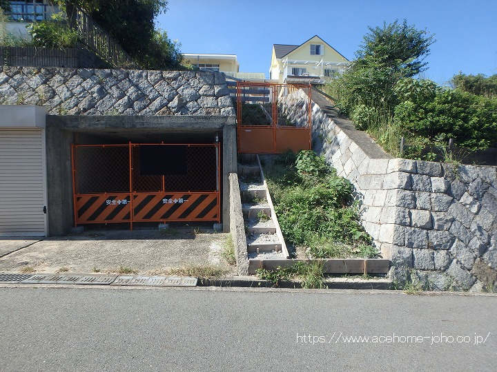 階段と堀込車庫