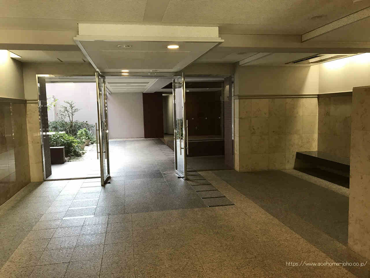 エントランス内ホール