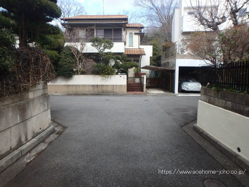 物件から北側道路へ