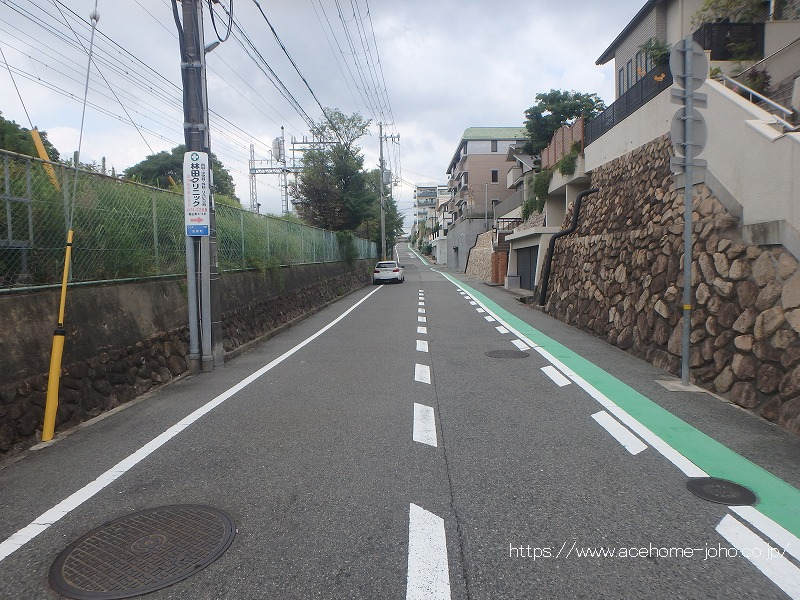 南側公道から西へ望む