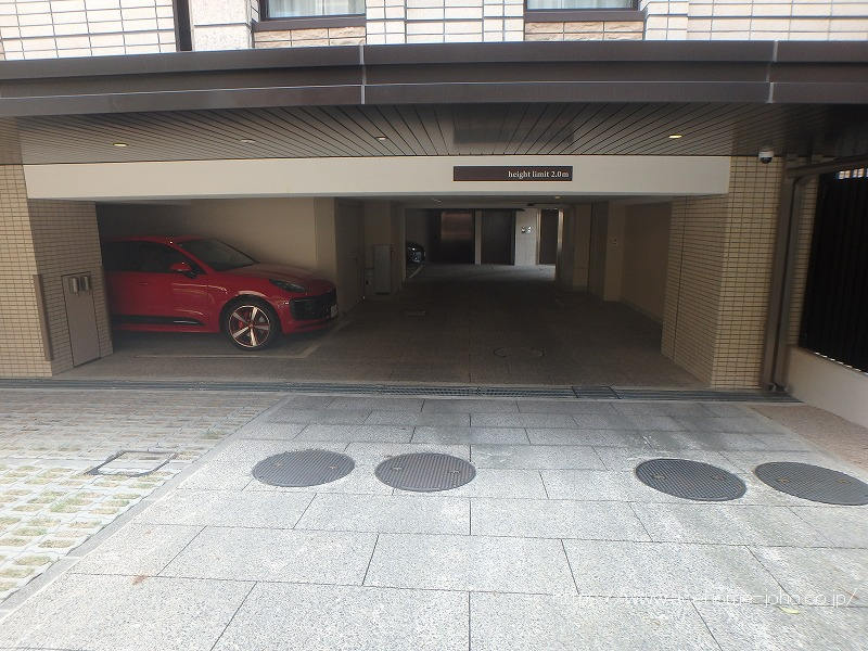 駐車場内