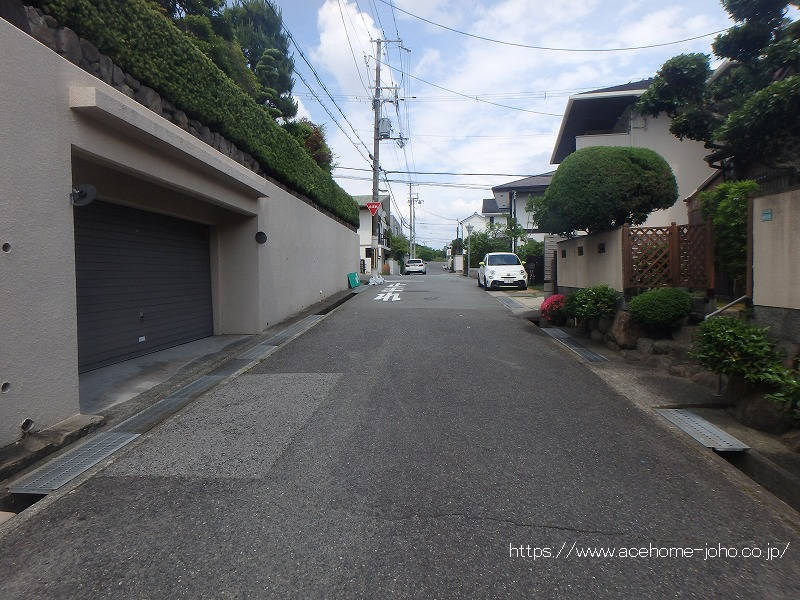南側公道から東へ臨む