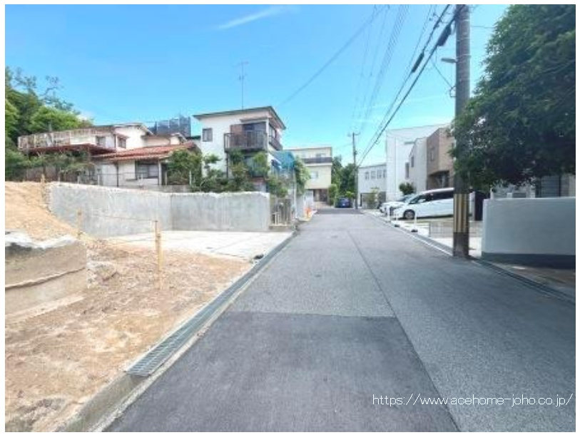 東側道路から北へ望む