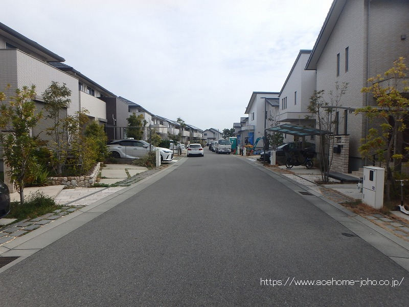 南側公道から東へ望む