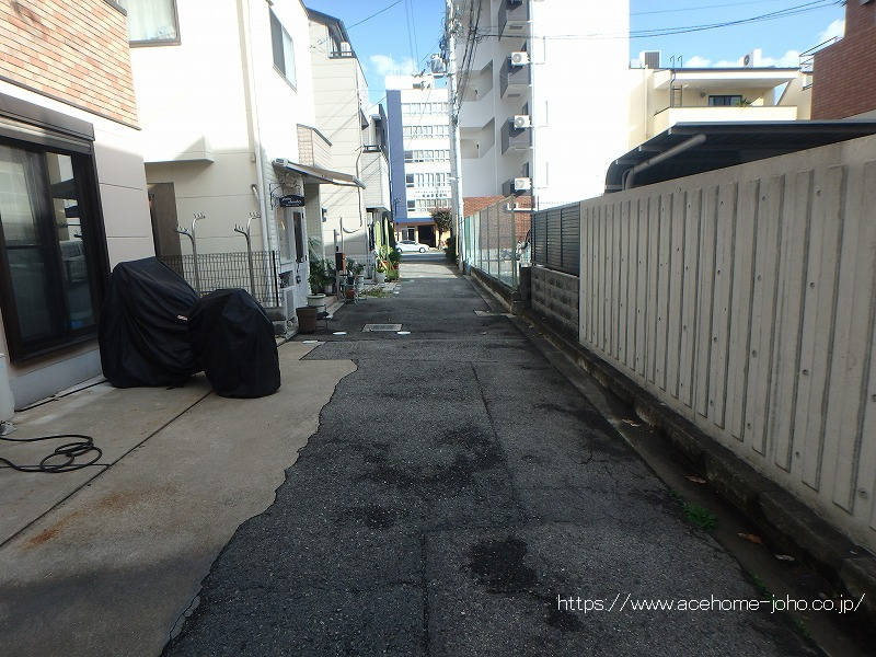 北側道路から東へ望む