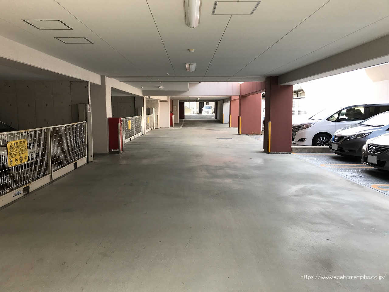 立体と平面の駐車場