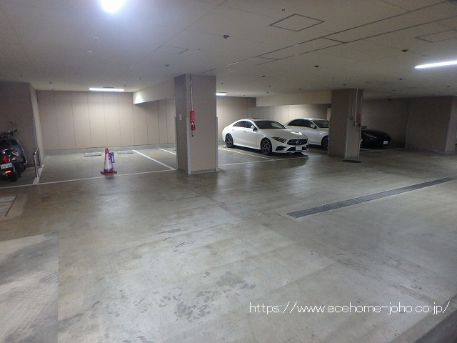 駐車場内