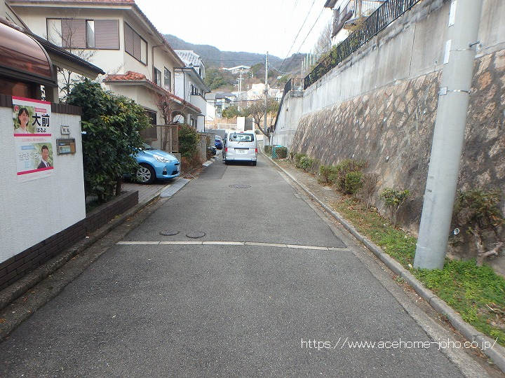 南西側道路から北西へ