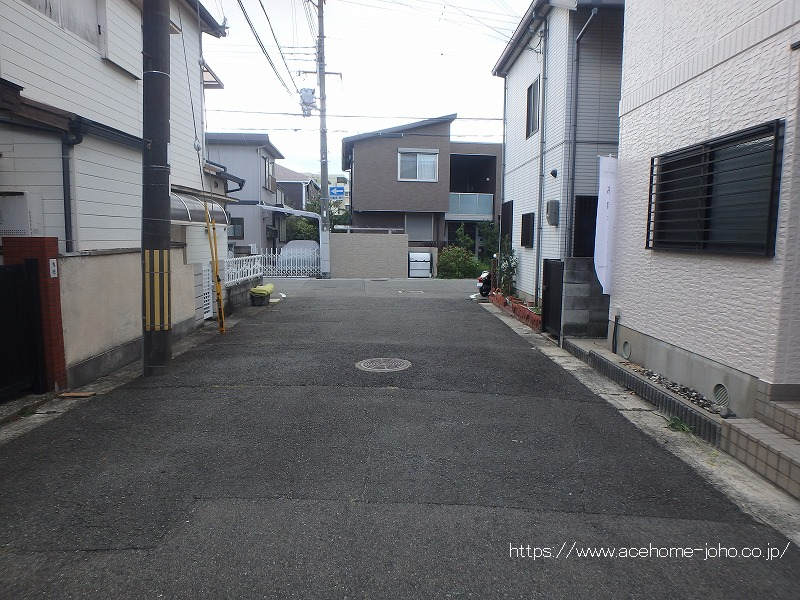 東側道路から南へ望む