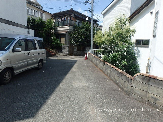 北側道路から北へ望む