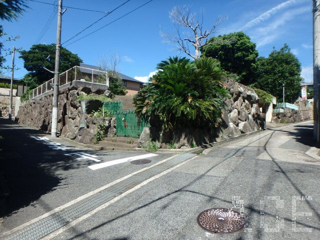 芦屋川駅 徒歩13分 土地面積:300.78平米 ( 90.98坪 )