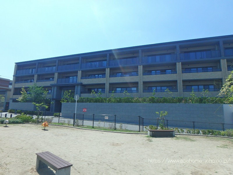 建物外観／南側より