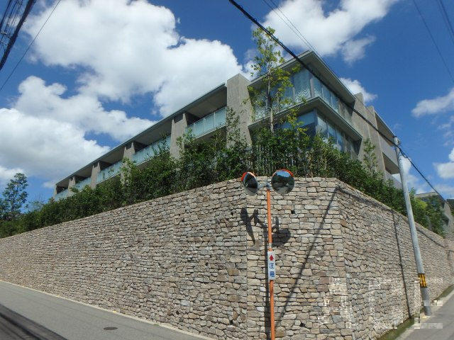 南棟／南東側より