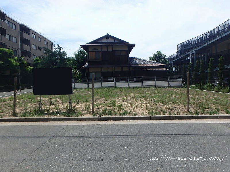 北側より