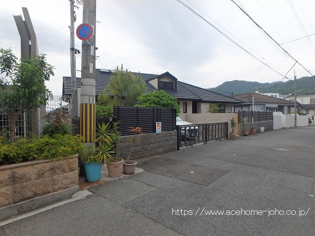 南東側より