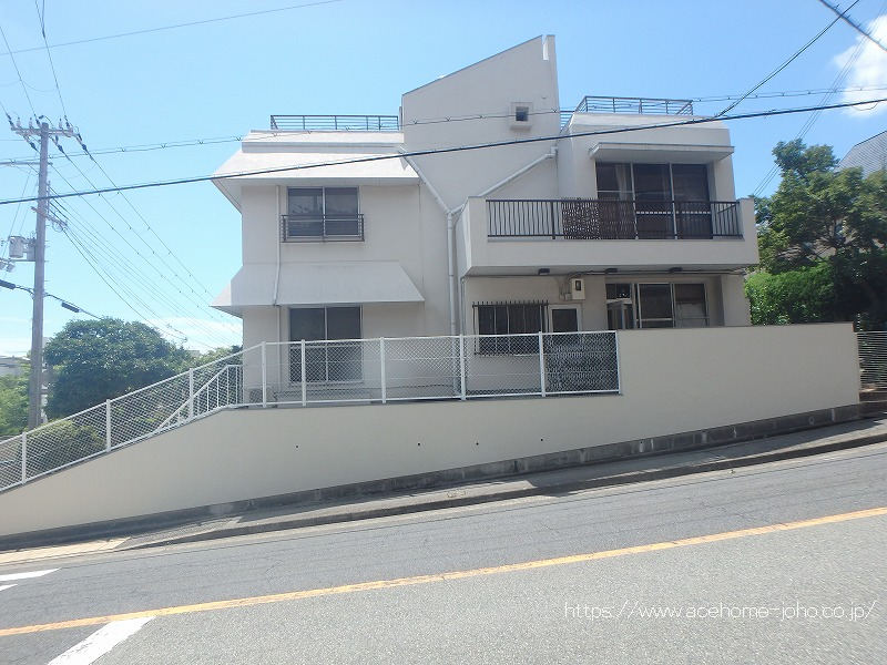 北側より