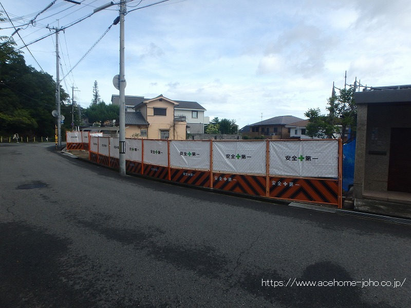 北西側公道から