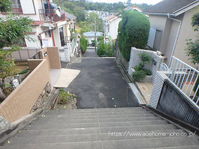 北側道路から東へ望む