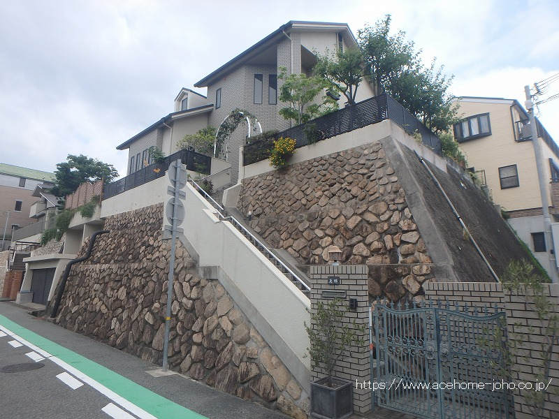 南東側より