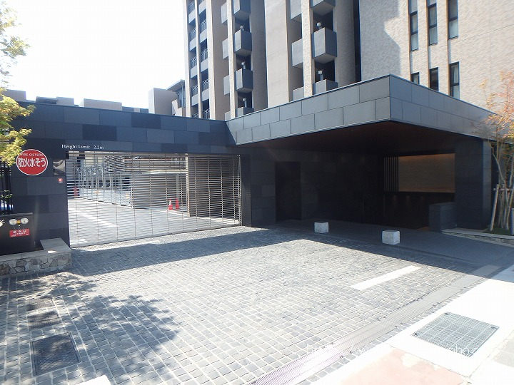 エントランス前