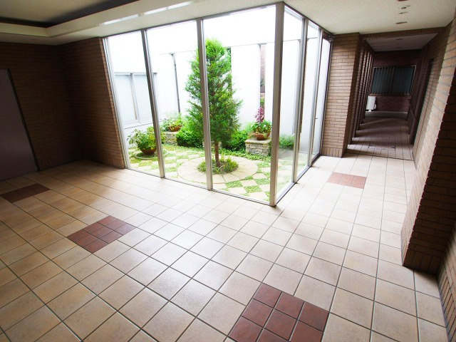エントランス内