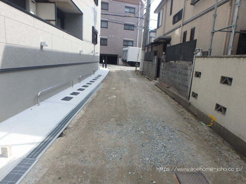 北側道路から東へ望む