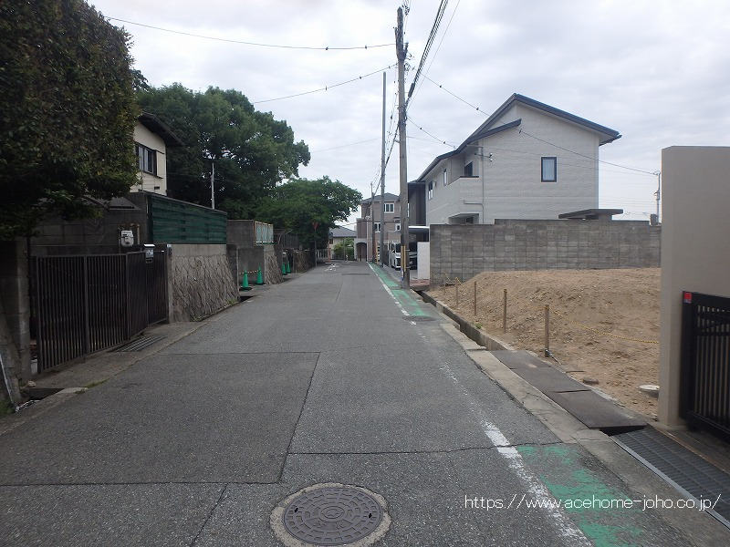 北側公道から東へ望む