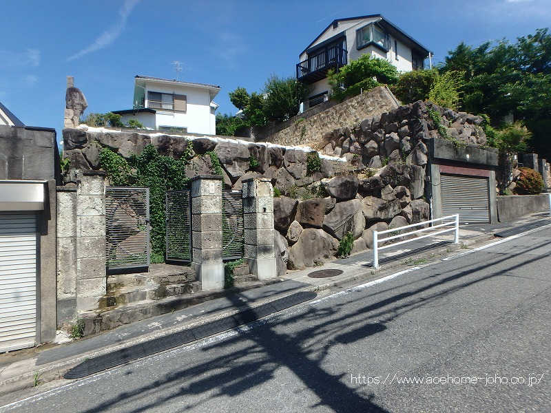 南東側より