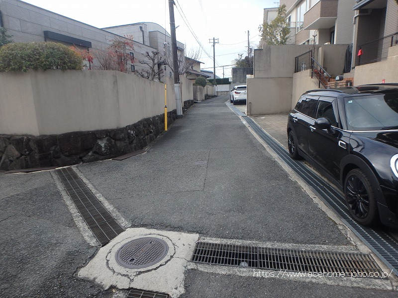 南西側道路から南西へ