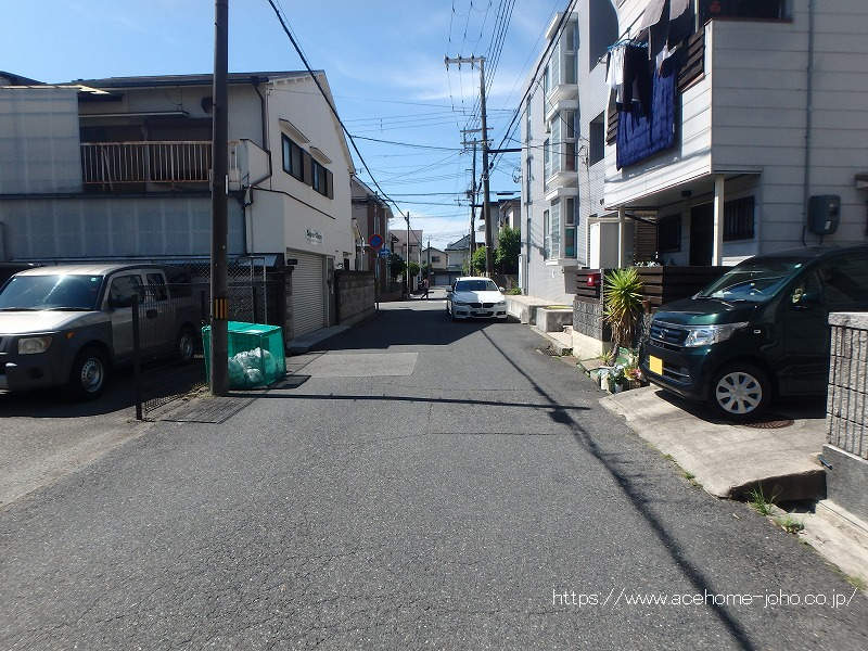東側公道から南へ望む