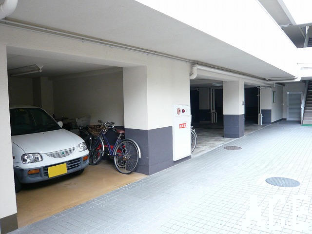 駐車場と駐輪場