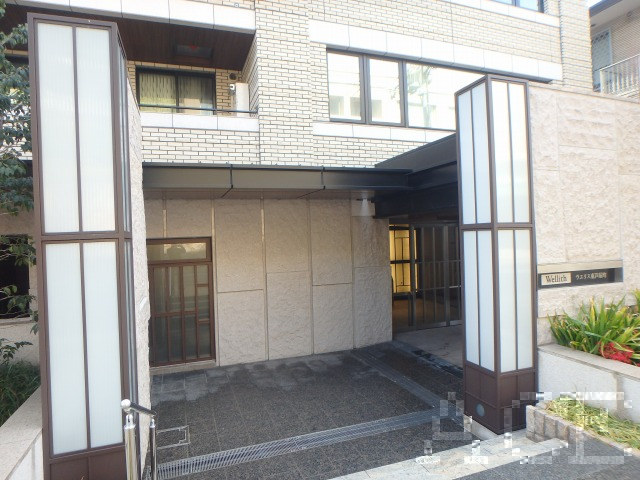 エントランスへの入口