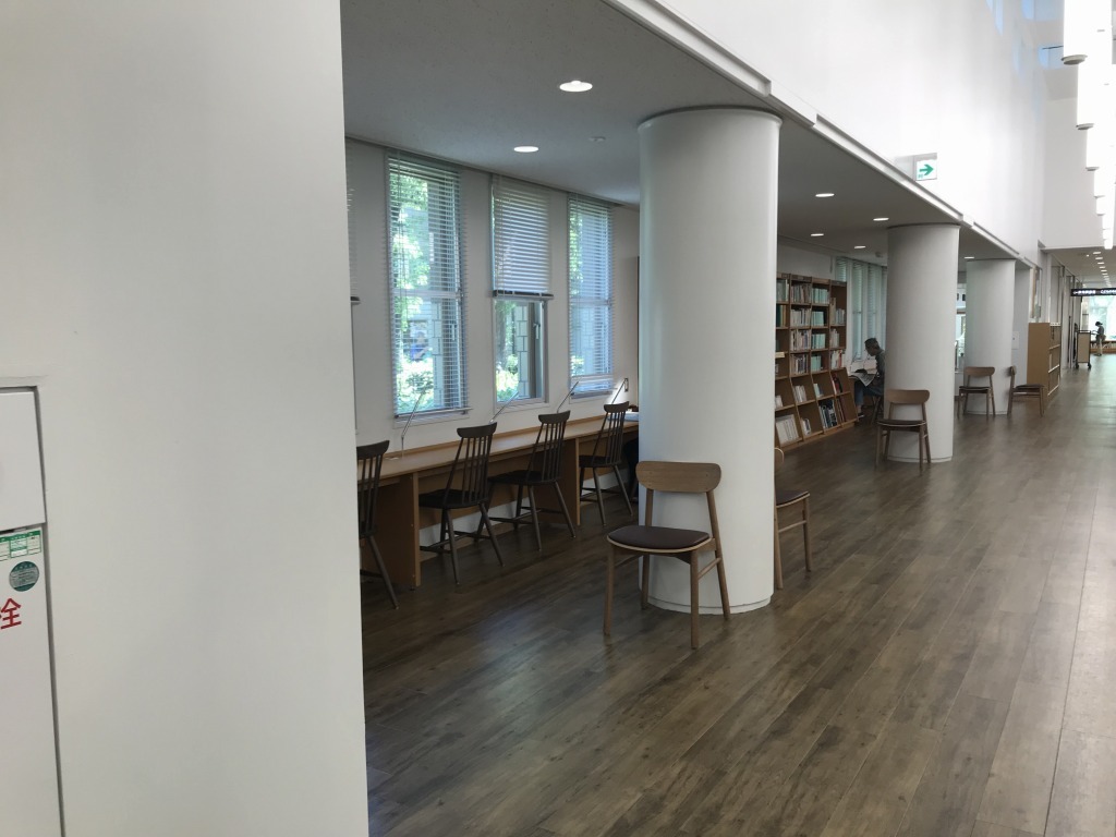芦屋市立図書館の自習室
